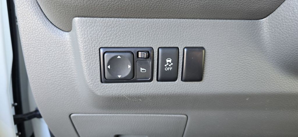 2017 Nissan NV Image 20