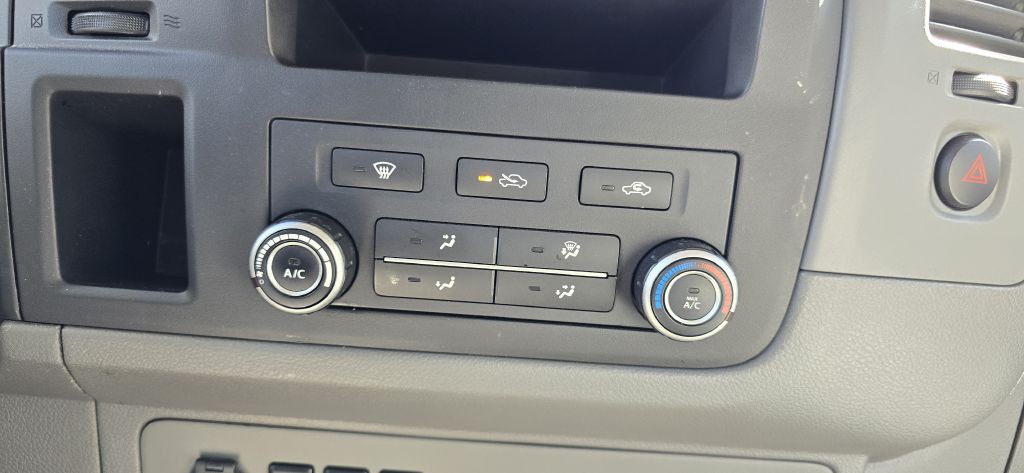 2017 Nissan NV Image 27