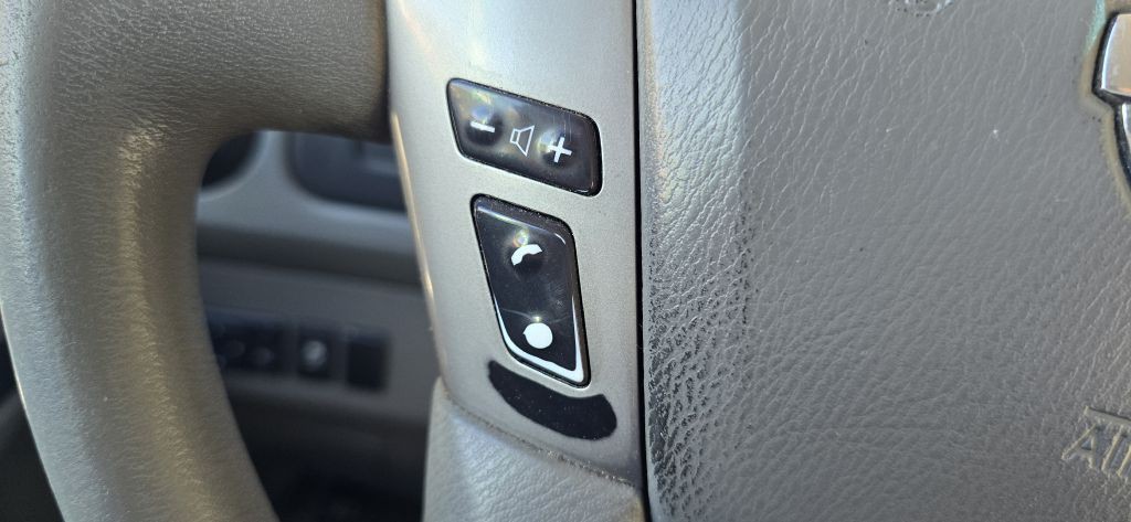 2017 Nissan NV Image 32