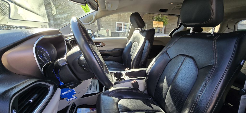 2017 Chrysler Pacifica Image 15