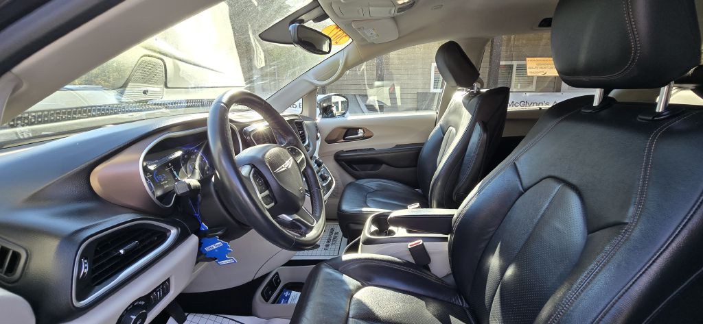 2017 Chrysler Pacifica Image 16