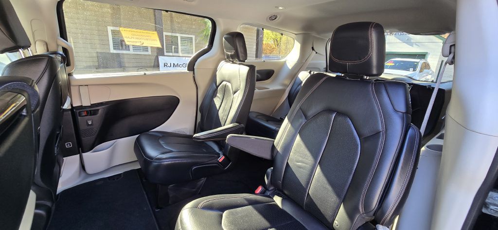 2017 Chrysler Pacifica Image 17