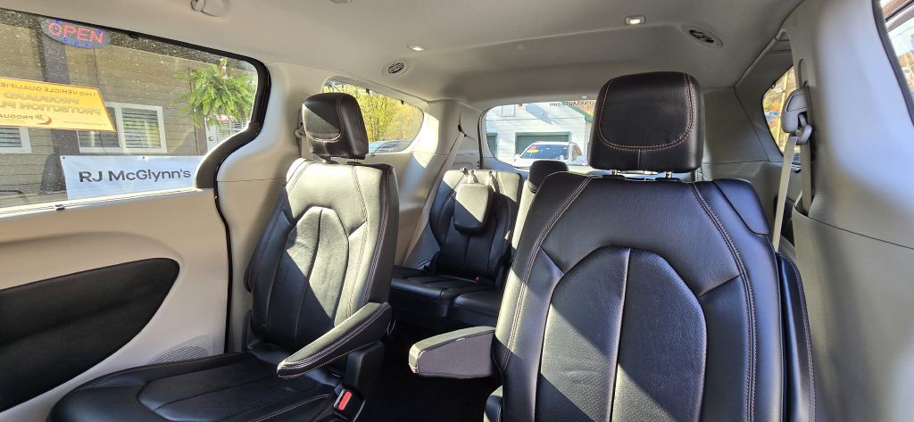 2017 Chrysler Pacifica Image 18