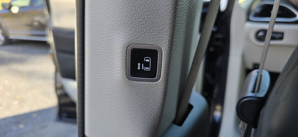 2017 Chrysler Pacifica Image 19