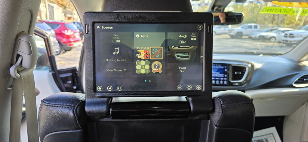 2017 Chrysler Pacifica Image 20