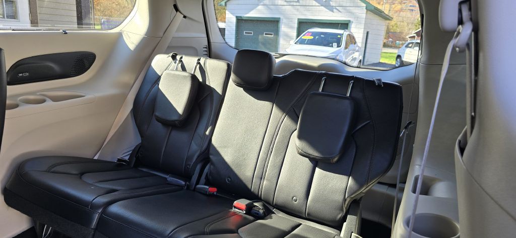 2017 Chrysler Pacifica Image 24