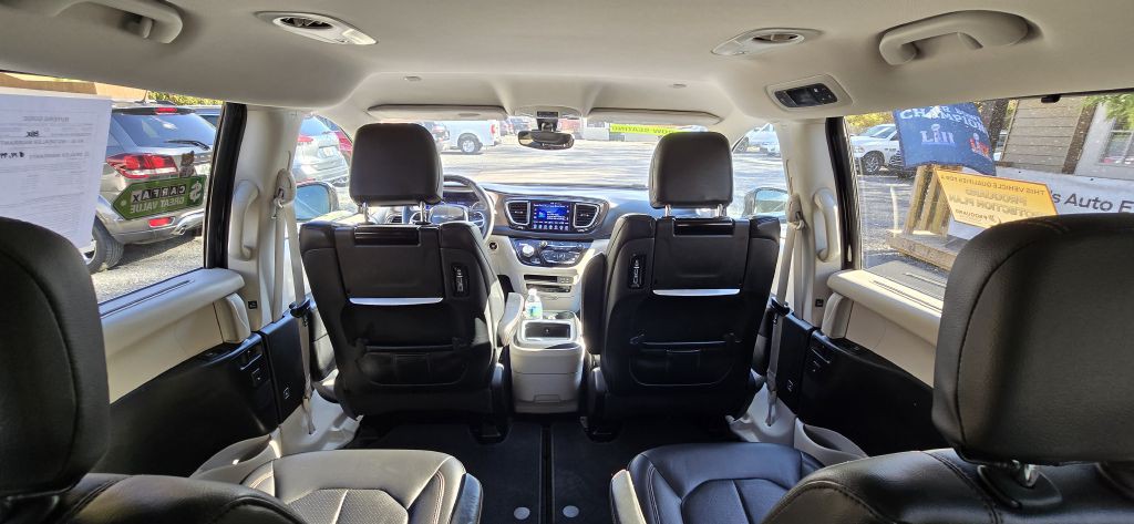 2017 Chrysler Pacifica Image 45