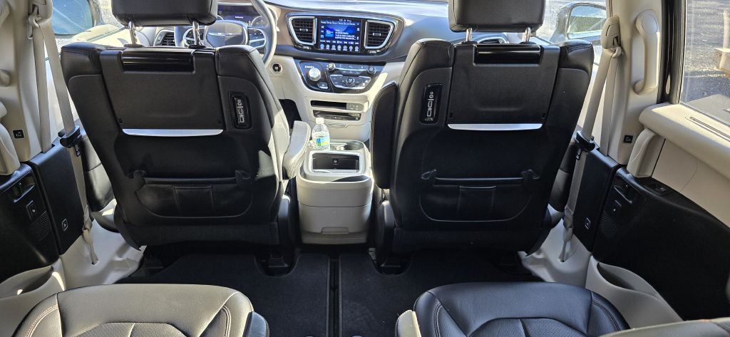 2017 Chrysler Pacifica Image 48