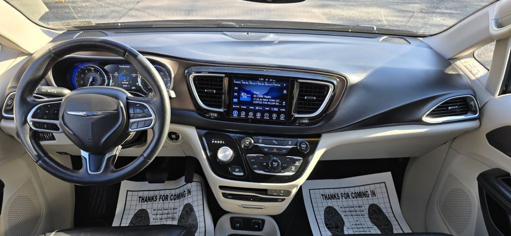 2017 Chrysler Pacifica Image 50