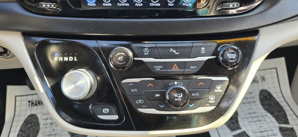 2017 Chrysler Pacifica Image 54