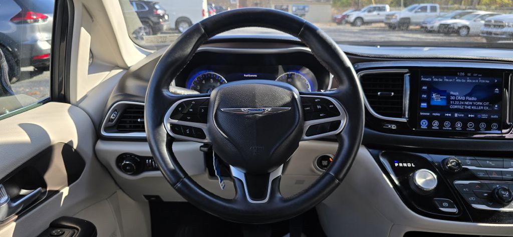 2017 Chrysler Pacifica Image 66