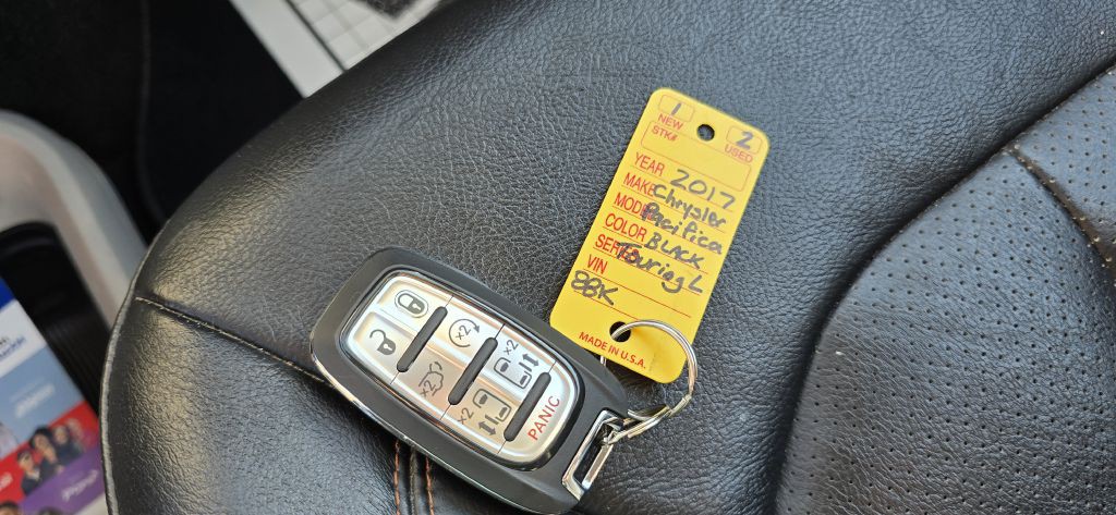 2017 Chrysler Pacifica Image 77