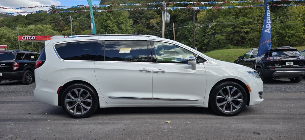 2017 Chrysler Pacifica Image 3