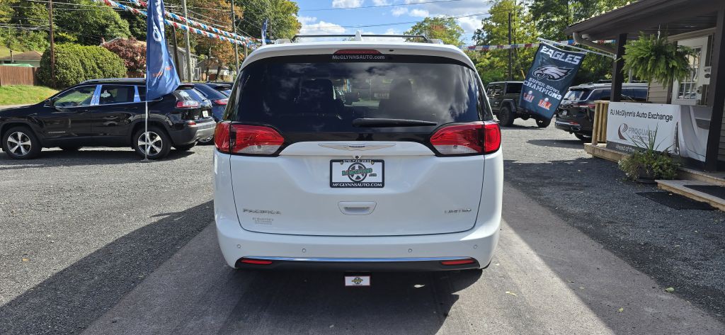 2017 Chrysler Pacifica Image 5