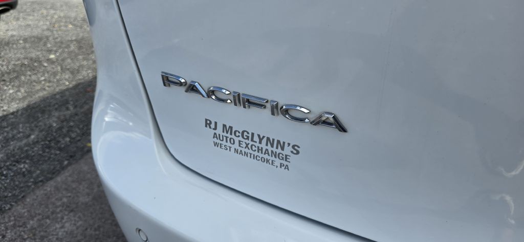 2017 Chrysler Pacifica Image 6