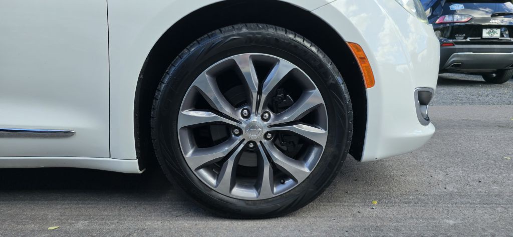 2017 Chrysler Pacifica Image 12