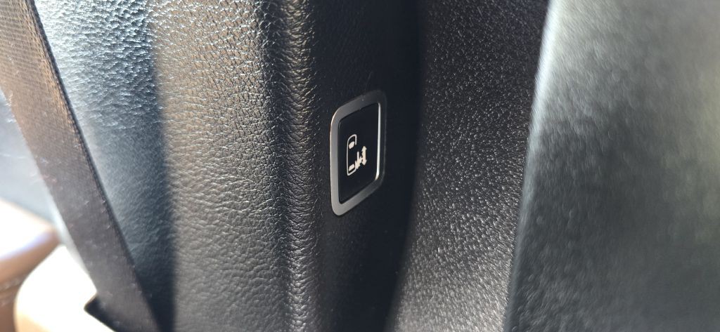 2017 Chrysler Pacifica Image 30