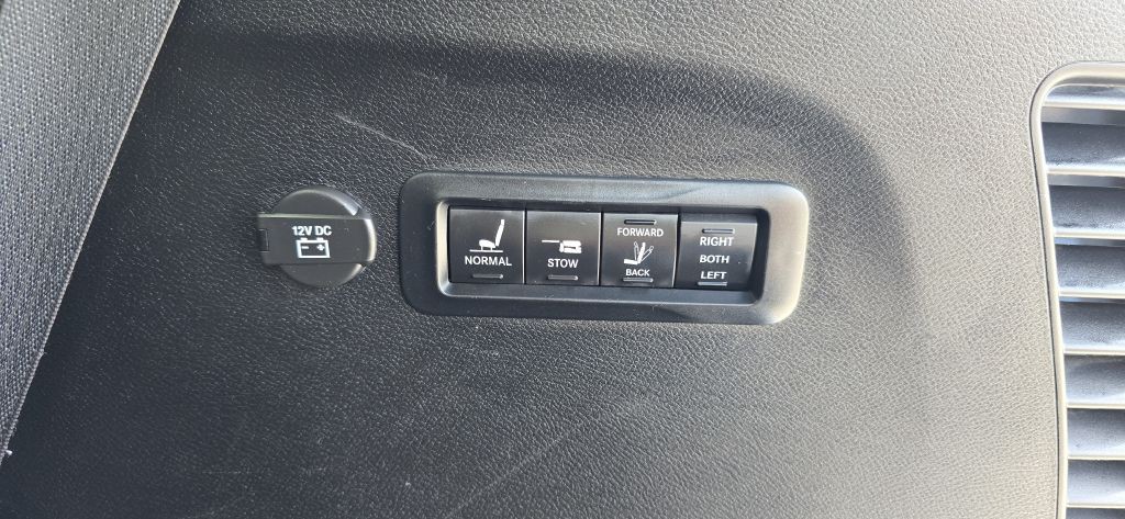 2017 Chrysler Pacifica Image 42
