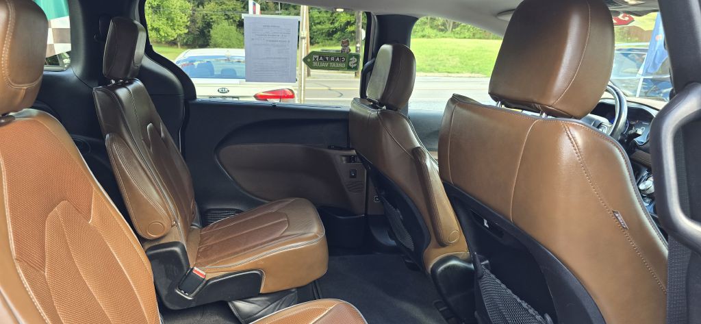 2017 Chrysler Pacifica Image 48