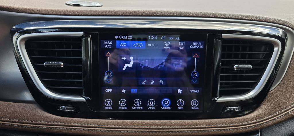 2017 Chrysler Pacifica Image 61