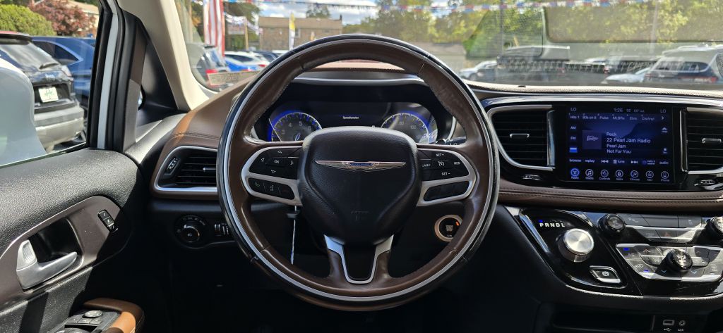 2017 Chrysler Pacifica Image 72