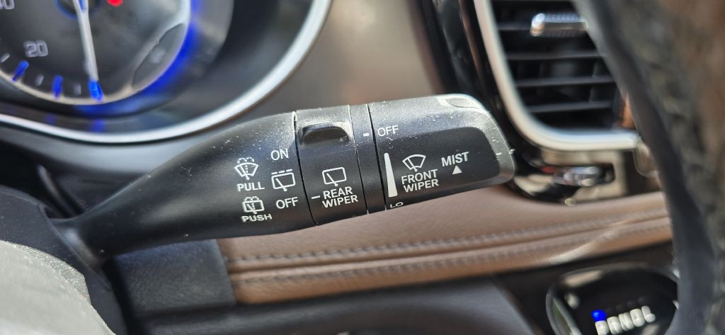 2017 Chrysler Pacifica Image 79