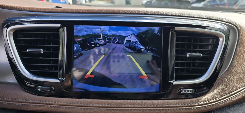 2017 Chrysler Pacifica Image 82