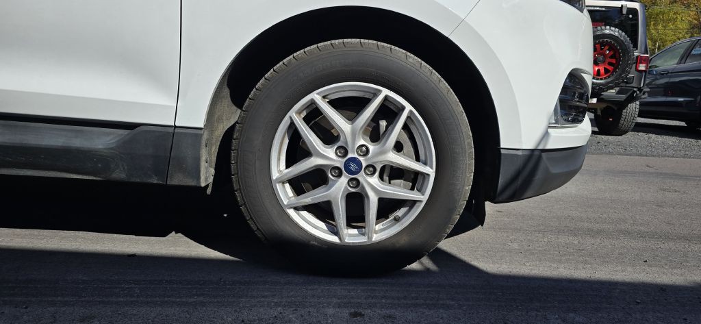 2022 Ford Edge Image 8