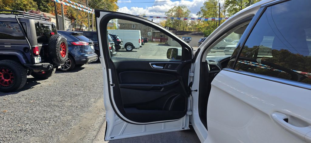 2022 Ford Edge Image 10