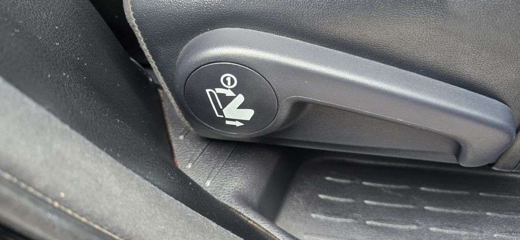 2018 Toyota Highlander Image 38