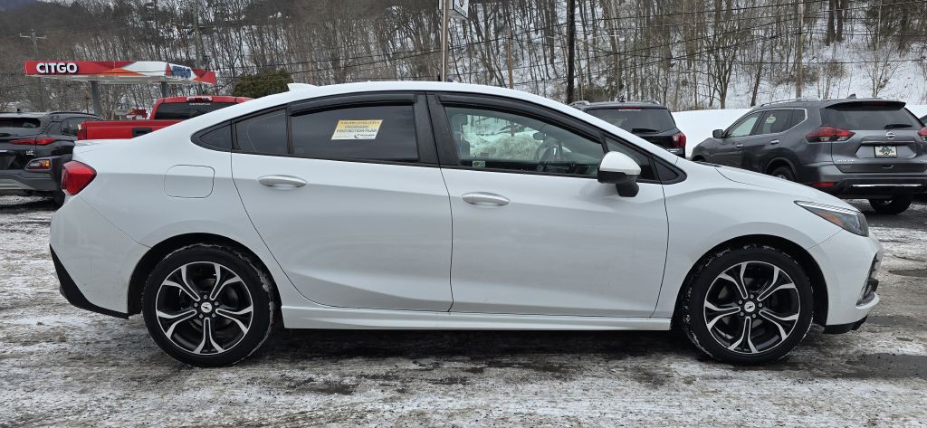 2019 Chevrolet Cruze Image 1