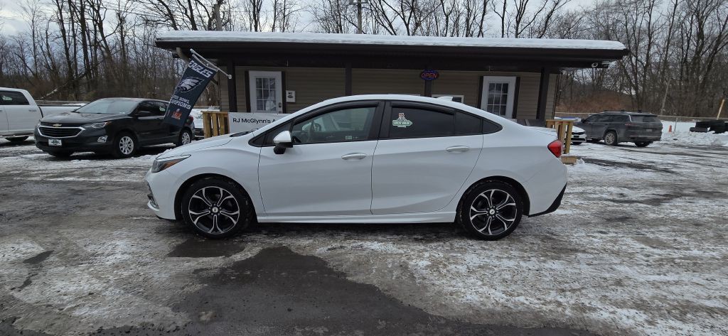 2019 Chevrolet Cruze Image 3