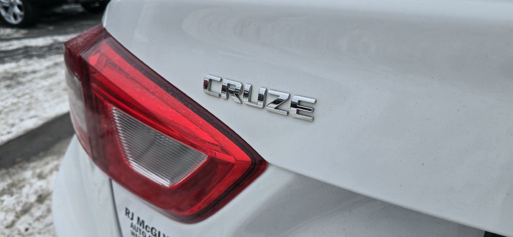2019 Chevrolet Cruze Image 8