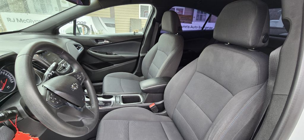 2019 Chevrolet Cruze Image 18