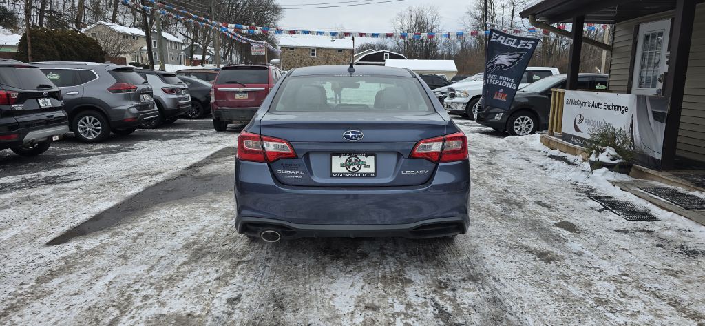 2018 Subaru Legacy Image 9