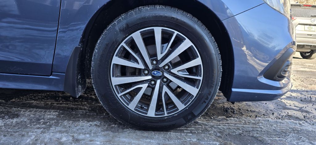 2018 Subaru Legacy Image 16