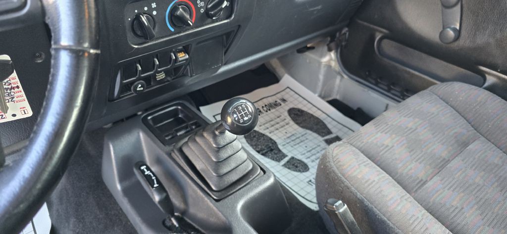 2003 Jeep Wrangler Image 16