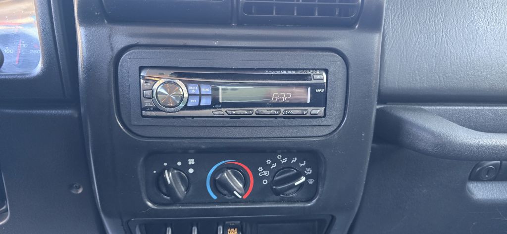 2003 Jeep Wrangler Image 20