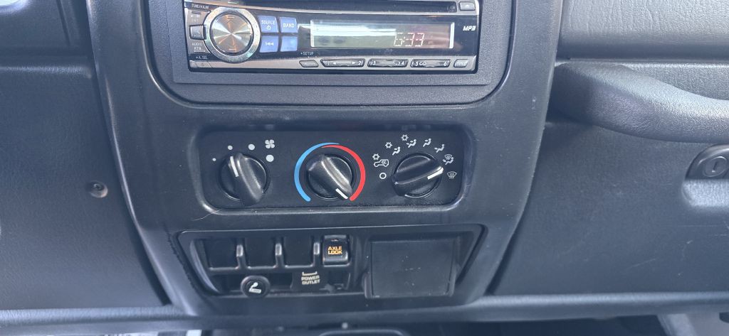 2003 Jeep Wrangler Image 21