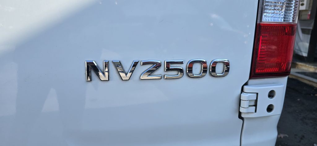 2018 Nissan NV Image 9