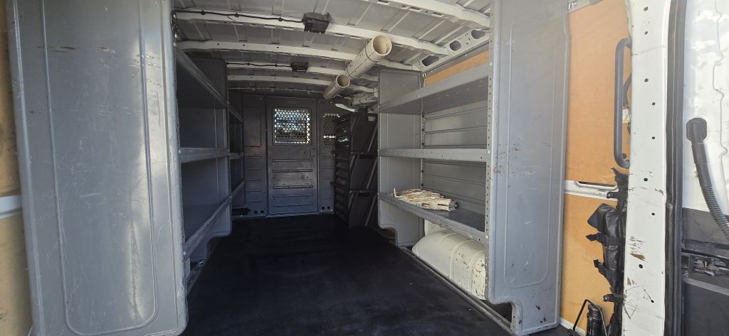 2018 Nissan NV Image 17