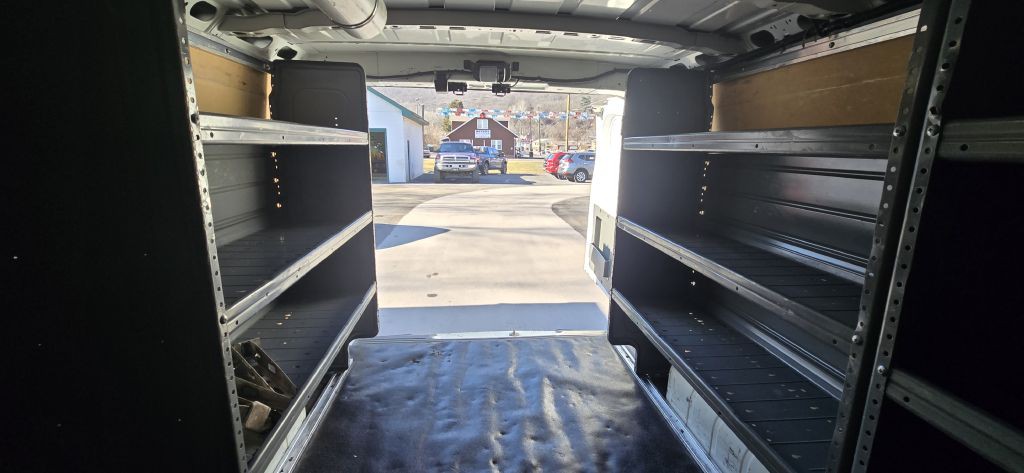 2018 Nissan NV Image 19