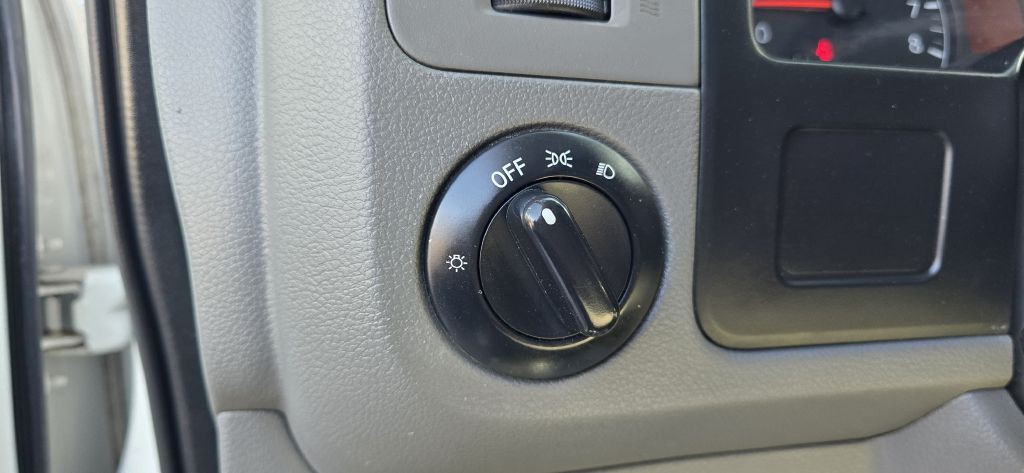 2018 Nissan NV Image 25