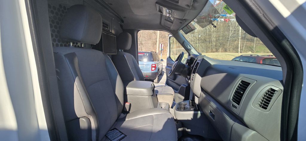 2018 Nissan NV Image 44