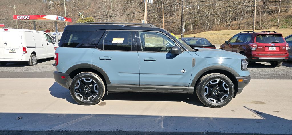 2021 Ford Bronco Image 1