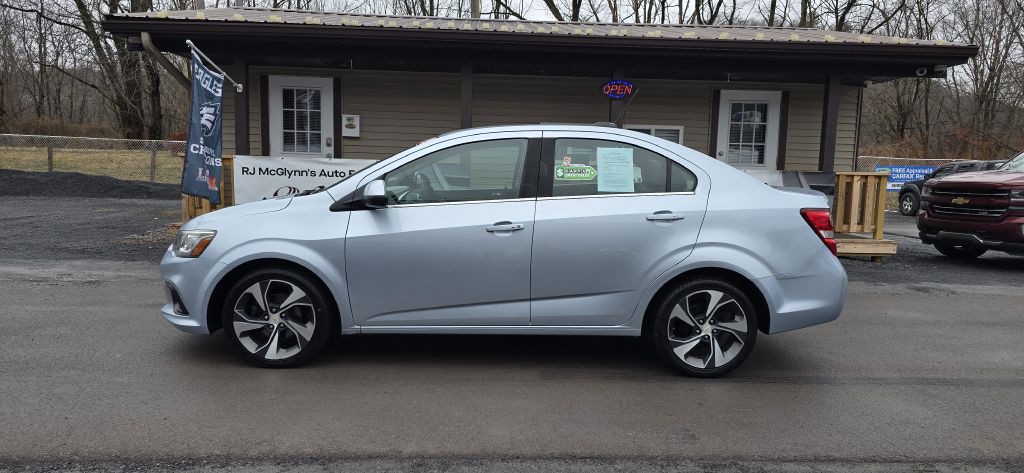 2018 Chevrolet Sonic Image 2