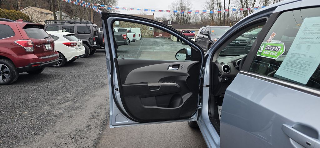 2018 Chevrolet Sonic Image 12