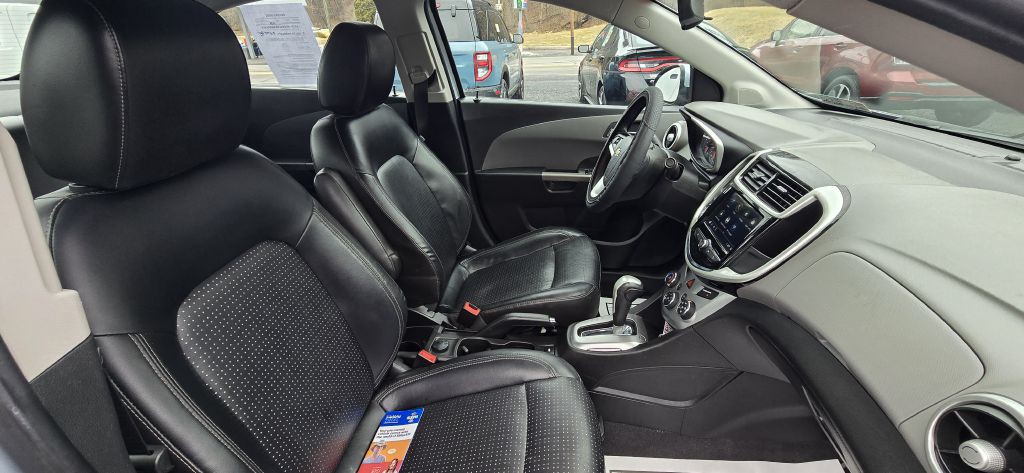 2018 Chevrolet Sonic Image 22