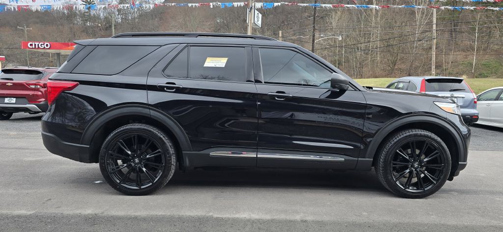 2022 Ford Explorer Image 1