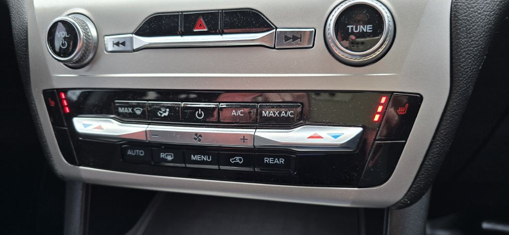 2022 Ford Explorer Image 44